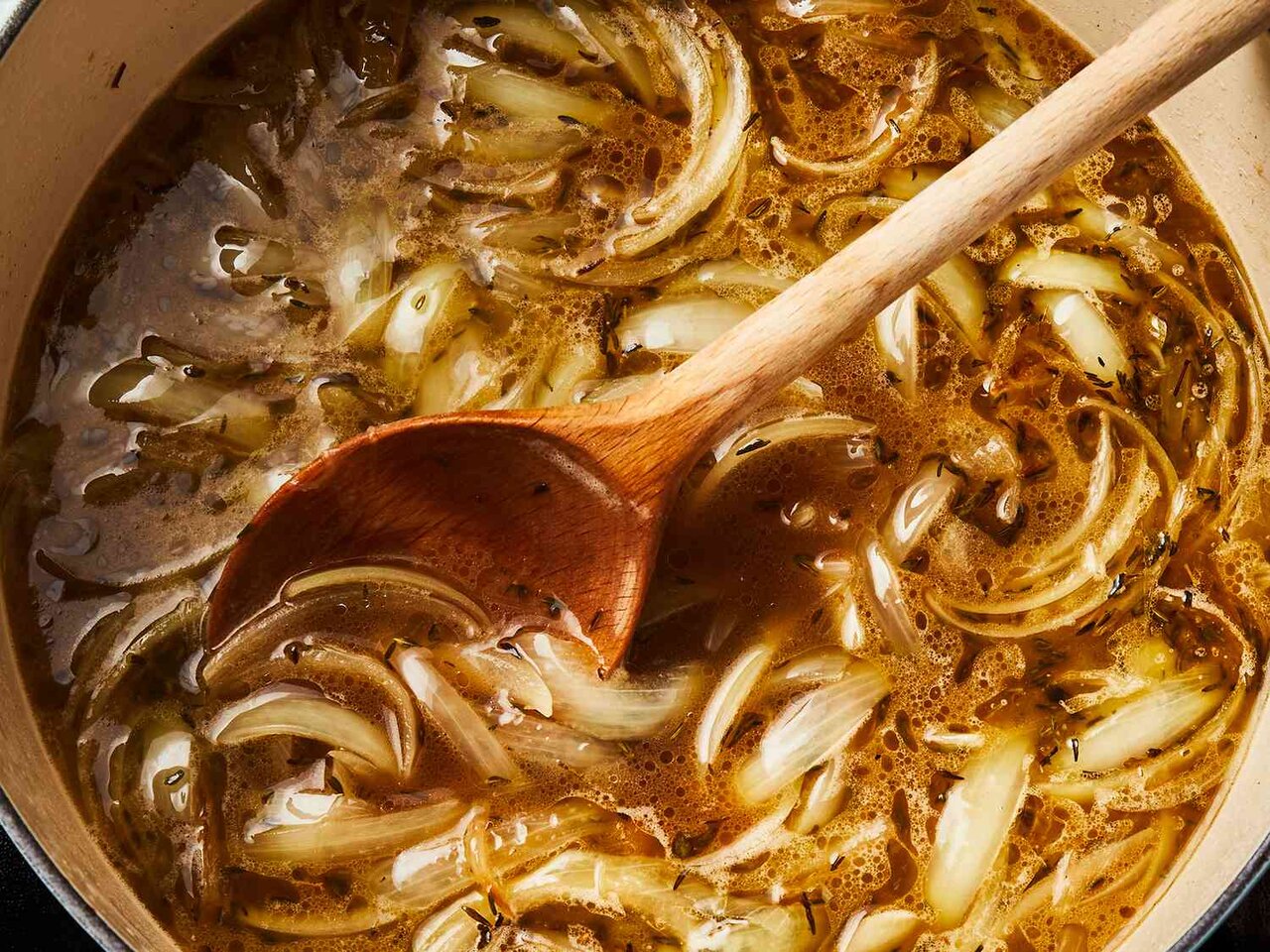 سوپ پیاز و سیر فرانسوی
