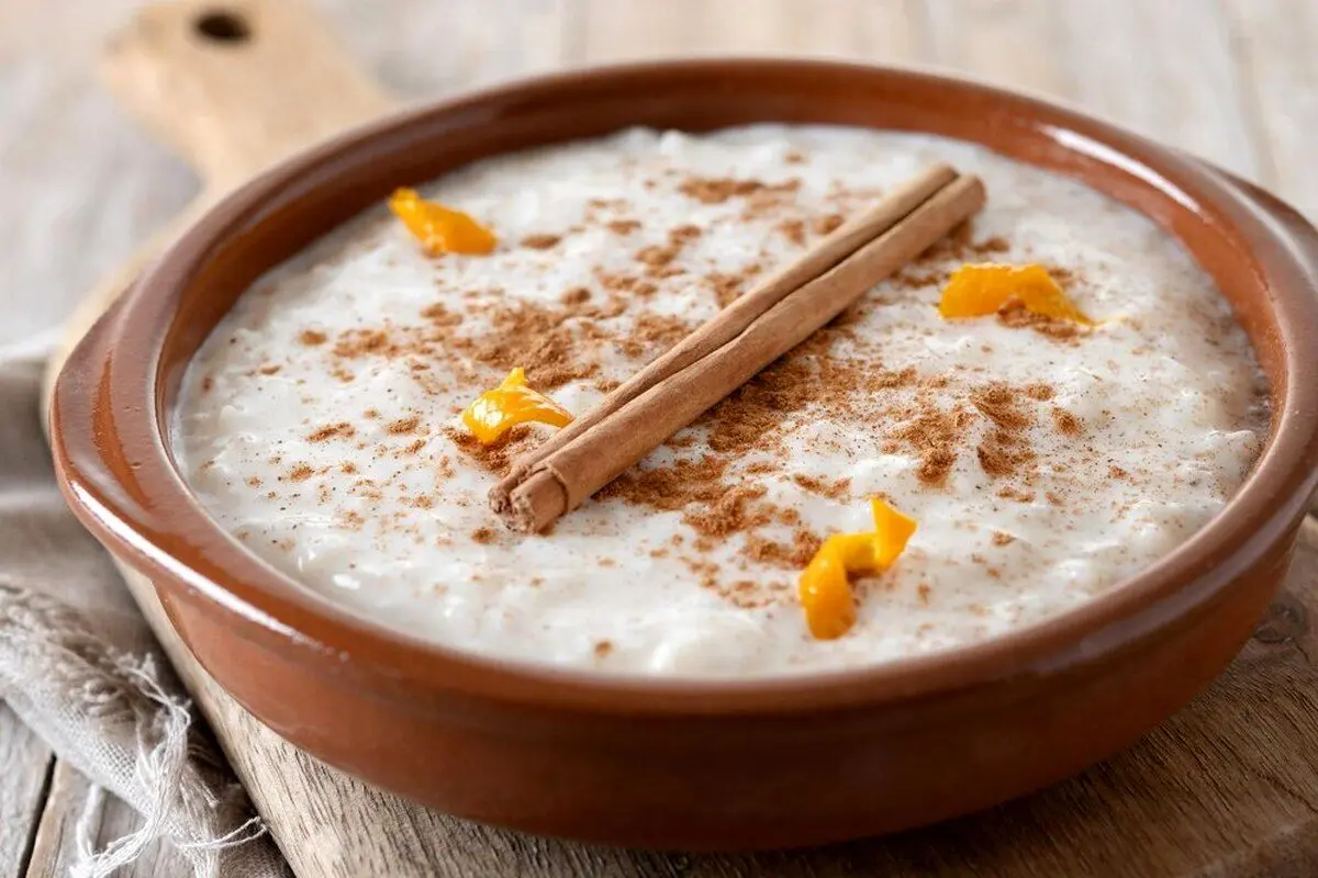 فرنی سنتی با دارچین